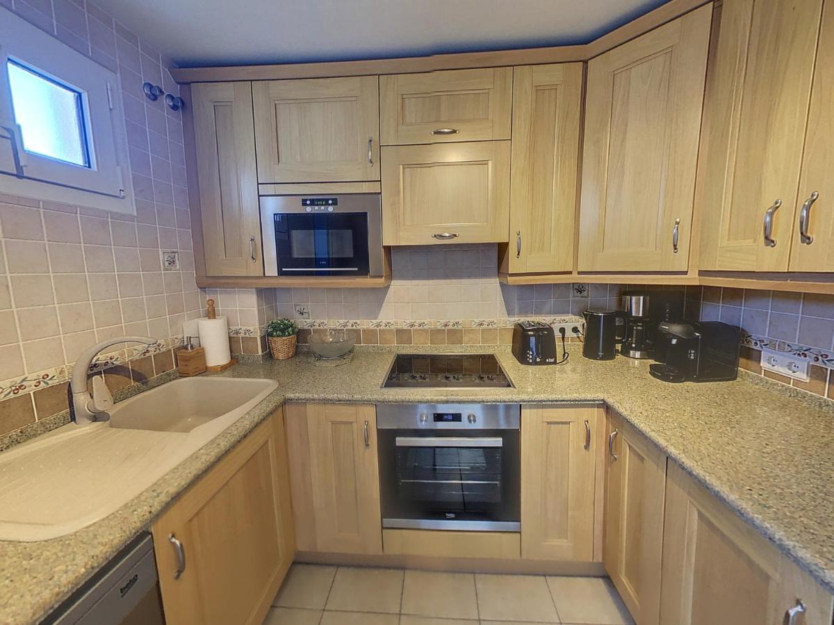 Frontline Beach Penthouse In Mi Capricho Sitio de Calahonda Dış mekan fotoğraf