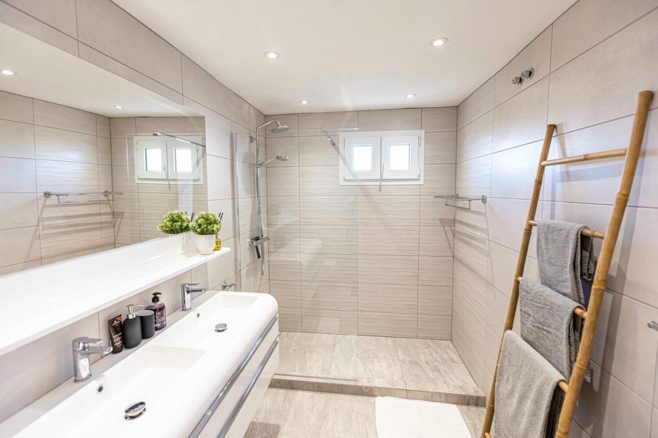 Frontline Beach Penthouse In Mi Capricho Sitio de Calahonda Dış mekan fotoğraf