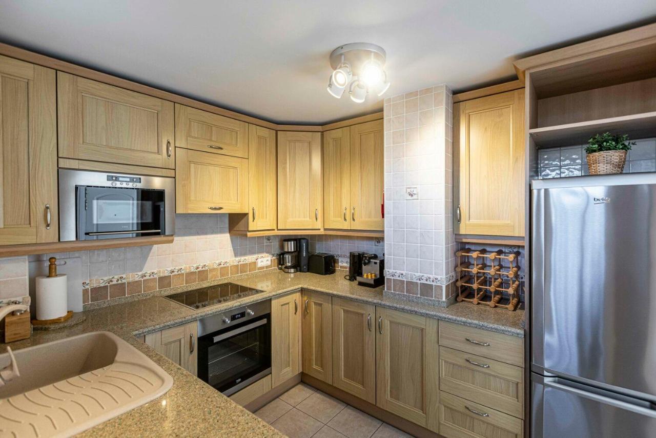 Frontline Beach Penthouse In Mi Capricho Sitio de Calahonda Dış mekan fotoğraf