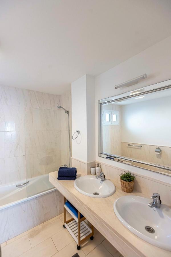 Frontline Beach Penthouse In Mi Capricho Sitio de Calahonda Dış mekan fotoğraf